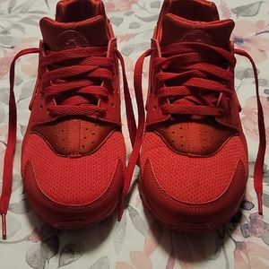 Kids size 6.5y Red Huaraches MINT CONDITION